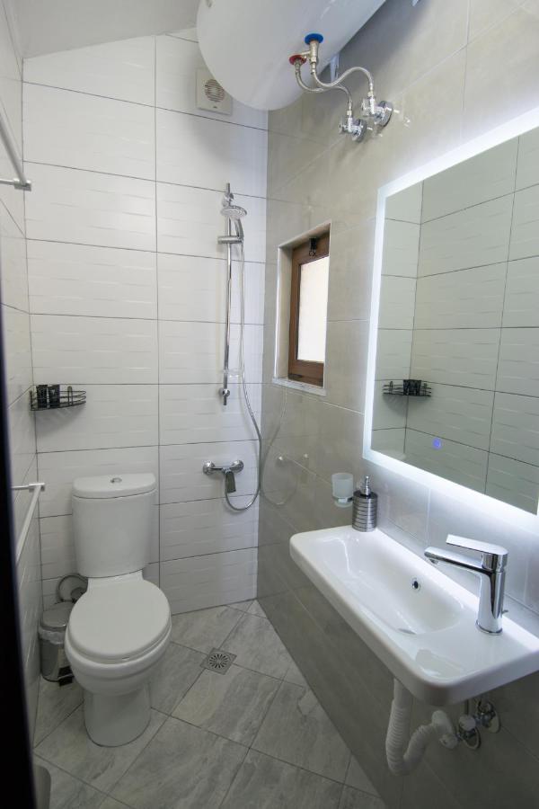 Kale Guesthouse Гирокастра Экстерьер фото